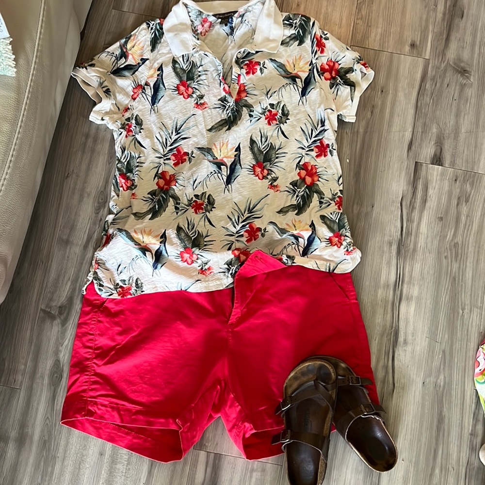 Tommy Bahama 🌴floral polo style shirt